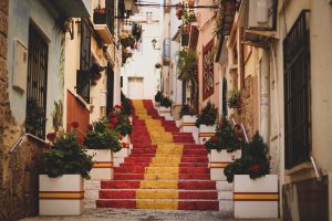 Escaleras con la bandera de españa